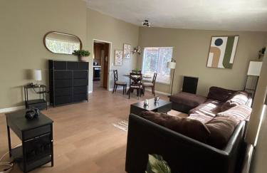 Spacious Fully Furnished 3BR Fully Fenced Home - Foto 1