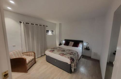 Piso céntrico de 3 habitaciones con terraza y vistas - Foto 1