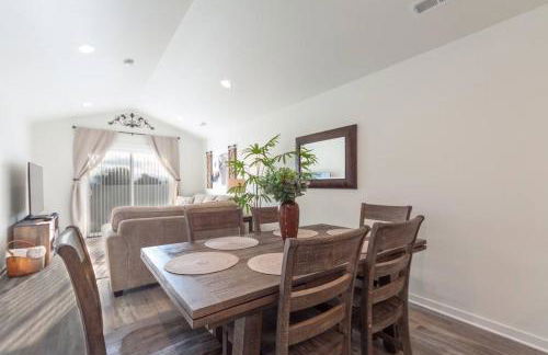 Modern Decor & Style KING bed Wifi with Garage - Foto 15