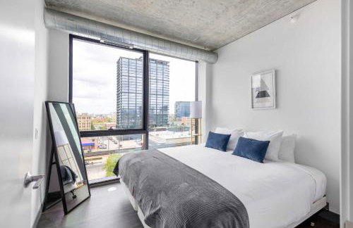 Sophisticated 3BR Suite - New Modern and Luxurious - Photo 27