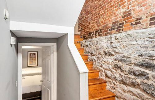 Settle into Soulard 6 beds 2 full baths - Photo 16