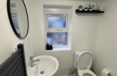 CityBuzz 4 Bedroom House in Nottingham Sleep 7 - Foto 19