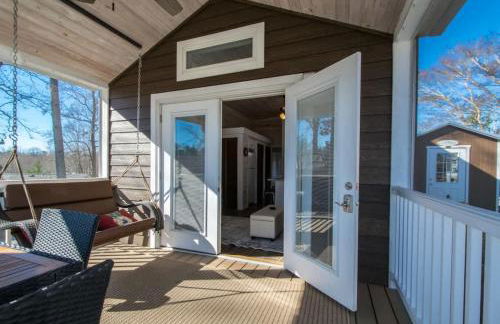 Cozy 1BR Tiny Home with Pool Access and Free Tix - Foto 16