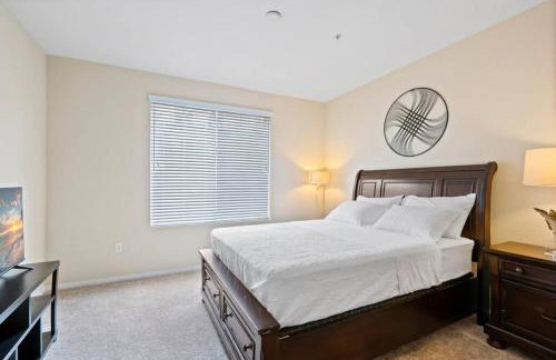 Lovely & coxy 2BR/2BA! 5MIN to Disney! - Photo 3