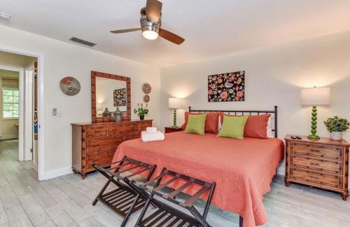 Dog Friendly Home by Flagler Avenue! Fenced Yard and Garage! Walk to the Beach! - Foto 19