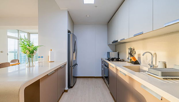 w Prestigious 2BR w Perfect Balcony View - Foto 5, Habitación