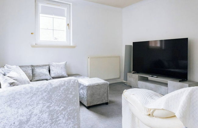 Snug & Serene 2BD Flat - Roseburn - Photo 12