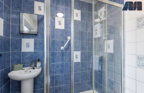 Modern 3 Bed Home in Bathgate with Garden - Photo 33