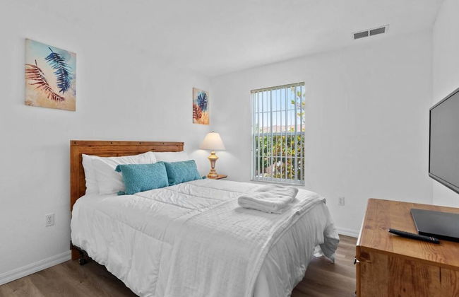 Amazing 3BR 2BA Townhome With Lake View at Terra Verde! - Foto 15