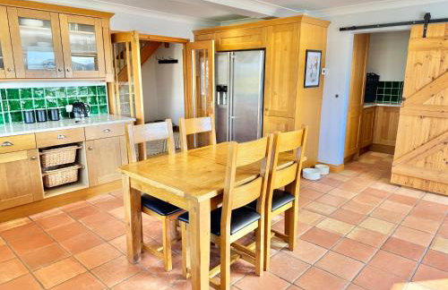 Stunning 7 Bedroom Escape Near New Forest and Beach - Large Garden - Serene Setting - Sleeps 14 - Foto 69