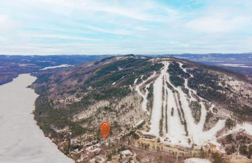 Thomas Trail - Game Room, Fire Pit, 1 min to Ski Mountain & Shared Beach! - Foto 61