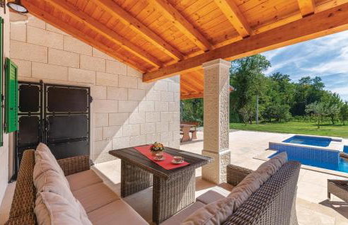 4 Bedroom Gorgeous Home In Pican - Photo 16