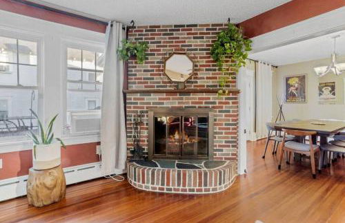 AC 6BR 2BA Quiet Retreat Central Location - Foto 5