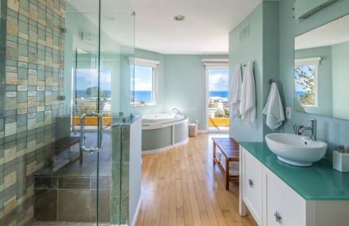 Beach Resort Home with Ocean Views Jacuzzi & Sauna! - Foto 28