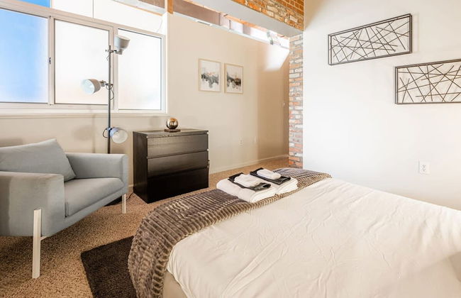 2 Bedroom Historic Brick Getaway with Wifi - Foto 8