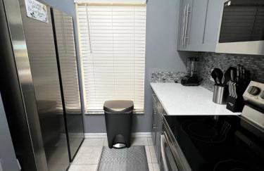 Stylish 3 bd townhouse near Disney with private pool. - Photo 9