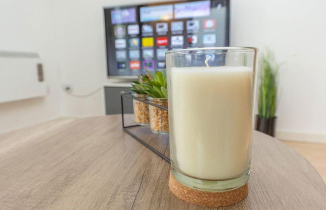 Beautiful 1-bed Apartment in Salford - Photo 12