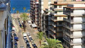 Piso familiar con amplia terraza 300m de la playa - Foto 2