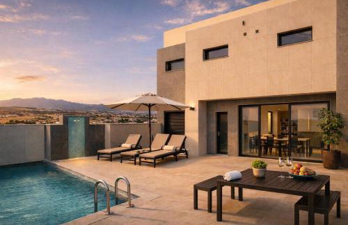 VillasRoyale Rex - no steps, easy access, heated pool & BBQ - Foto 1