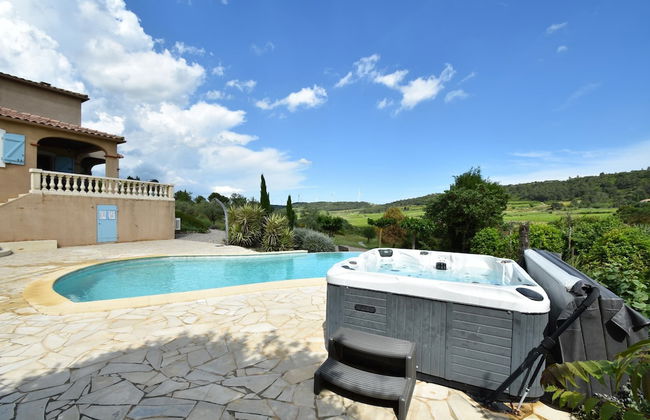 Villa With Heated Pool, Jacuzzi, Sports Field and Stunning Views - Photo 54