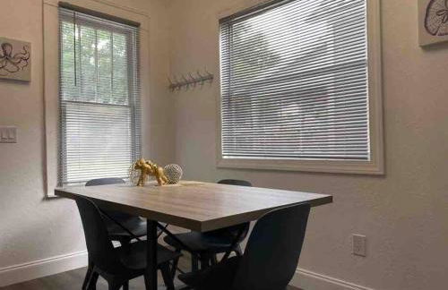 Contemporary 1-Bedroom Private Bungalow Walk to Armature & Riverwalk - Foto 9