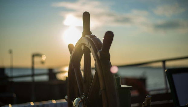 Tudo está pronto para a travessia sob o crepúsculo