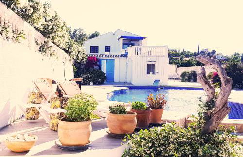 18 Person Bachelorette Pool Parties - Photo 16