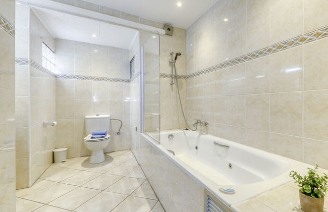 4 bedroom House in Castelló d'Empúries with private pool and garden - Photo 18