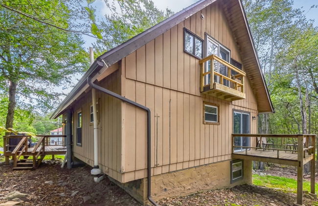 Poconos Chalet Newly Renovated, Great Location 4 Bedroom Home by RedAwning - Foto 50