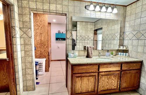 Secluded Riverfront Cabin with Bluff Views, Gated Privacy & Scenic Trail Access in Tahlequah, Oklahoma - Foto 37