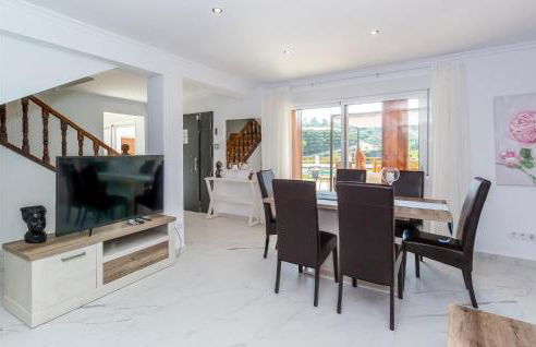 3 Bedroom Stunning Home In Mezquitilla - Photo 5