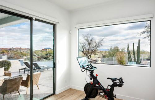 Mountain views swimming a private escape at Sonoran Serenity - Foto 13