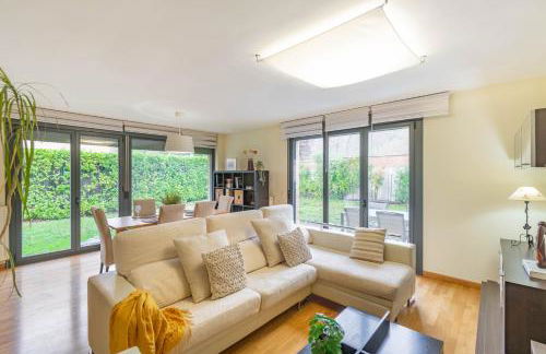 Gran chalet con amplio jardín próximo a Pamplona - Foto 9