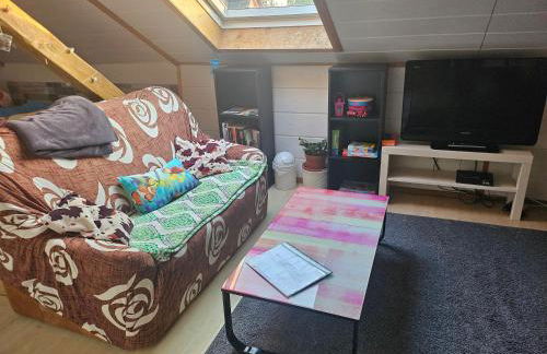 GästeZimmer im Altbau Dachgeschoss mit kleinem Bad WLAN, TV und Parkplatz - Foto 6