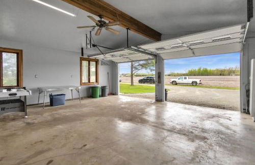 Serene Riverside Retreat home - Foto 8