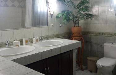 Η Αυλή - Photo 34