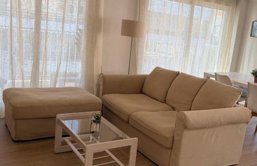 Apartamento con terraza y parking en primera línea - Foto 14
