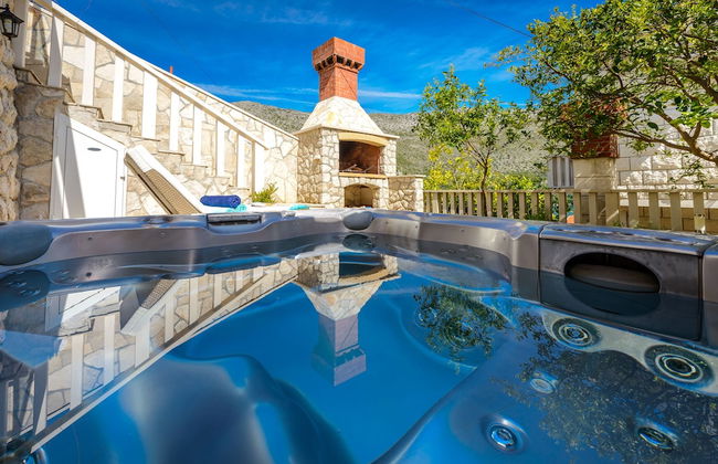 Holiday Home with Private heated Pool, Sea view & Basketball Court - Foto 21