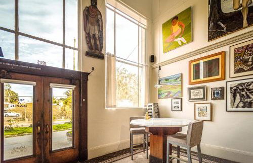 Luxury Living in Historic Bank Haven of Art&Music - Foto 29