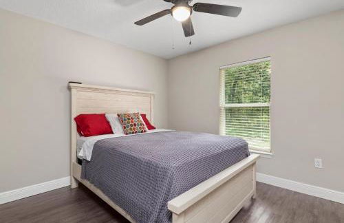 Pet-friendly, Heated Pool, Close to Everything 3 Bedroom Home - Foto 20