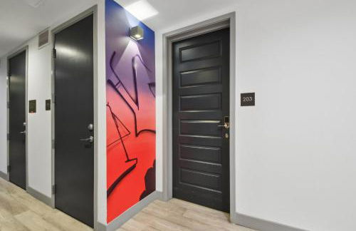 Brushed & Bold | RiNo Art Lofts - Foto 39