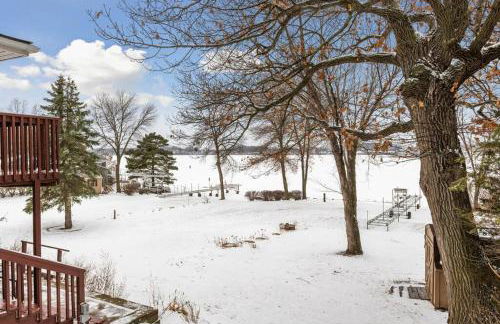 Lake Cabin; Renovated, Flat Lot, Dock, Sandy Beach, Many Games and Lake Toys! - Foto 18