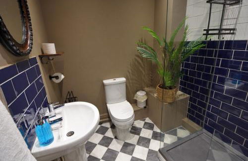 Samuels' a duplex apartment by Spires Accommodation in Lichfield City Centre - Foto 69