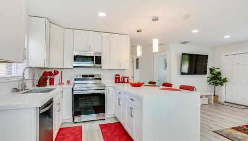 West Palm Beach Vacation Rental about 2 Mi to Beach! - Foto 2