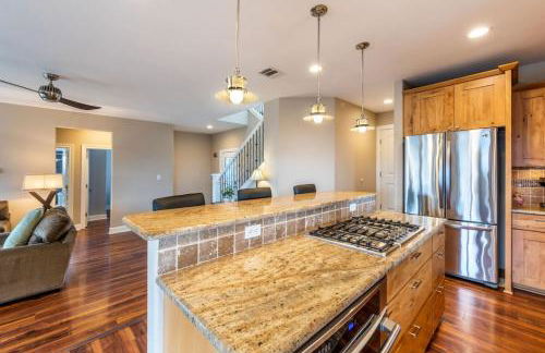 5BR 3BA Spicewood Prime Waterfront w Dock, Theater and Game Room by Austin Vacay - Foto 6