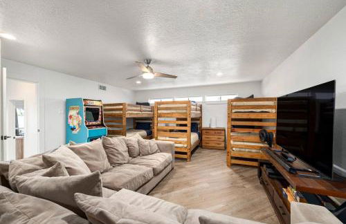 Lakefront LUXE | Pool, Spa, Jet Ski at Happy Place - Foto 43