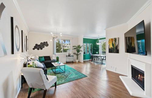 Beverly Hills Glamour Oasis 2 BR Apt with Parking 304 - Photo 1