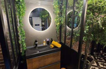 Love room avec spa privatif et salle de jeux adultes - Foto 1