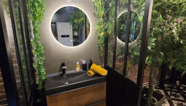 Love room avec spa privatif et salle de jeux adultes - Foto 1
