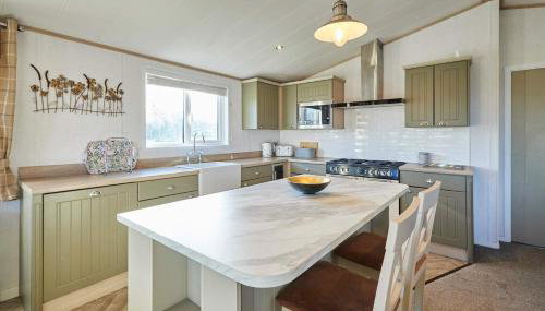 Hedgerow Lodge with Hot Tub - Foto 5